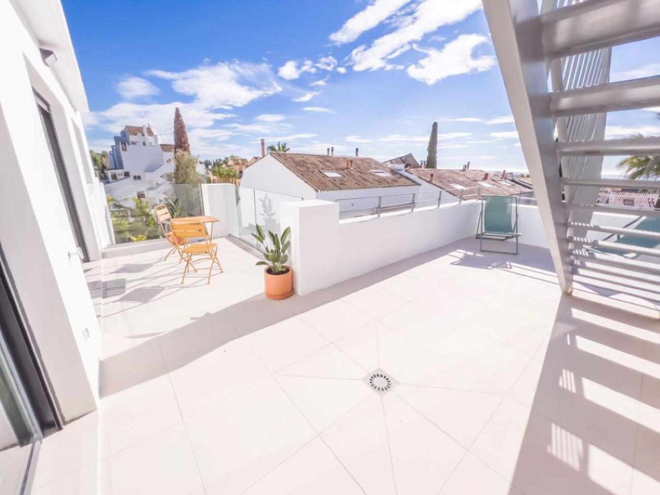 Appartamento Penthouse On The Golden Mile Marbella Esterno foto